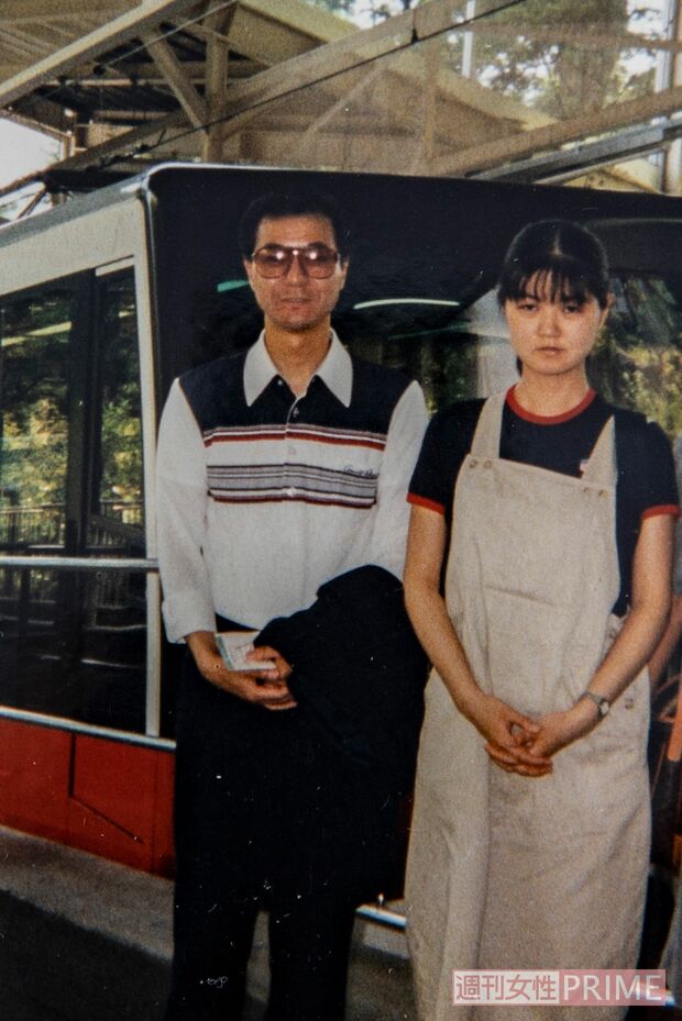 焼け跡から見つかった家族の思い出写真。中には一部焼けているものも