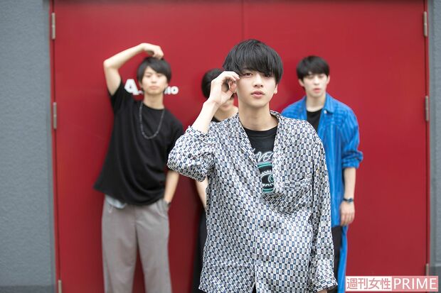 「実は、近くにあったものをパパッて着ちゃいました（笑）。普段から古着やアメカジが好きでよく着るんですが、キレイではないかもしれないけど、だらしなさすぎないよう気をつけて組み合わせています！」（飯島）