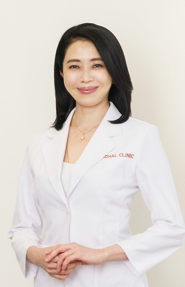 小柳衣吏子先生●アオハルクリニック院長。美容皮膚科医として外側からのケアはもちろん、食べ物などで身体の内側からのケアにも力を入れ、日々、肌の健康と美を追求している。製薬会社と共同で、化粧品も開発。
