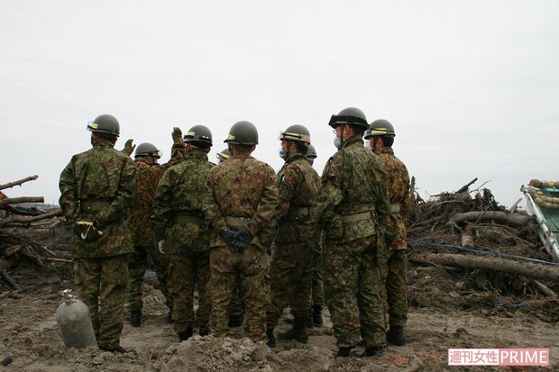 震災当初の相馬市内では自衛隊が捜索活動をしていた（'11年3月27日）