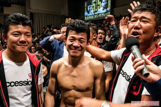 2018年5月5日、ポンサクレック・ウォンジョンカム（タイ）と引退試合（公開スパーリング）を行い、TKO勝ちをした