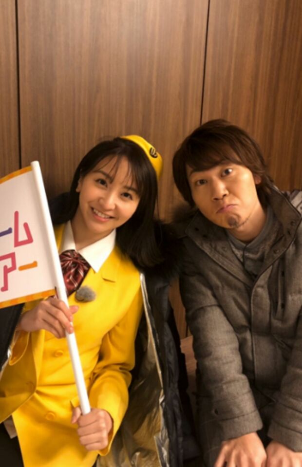 『探検！マイホームバスツアー』（仙台放送）でのこうちゃんと袴田彩会（公式ブログより）