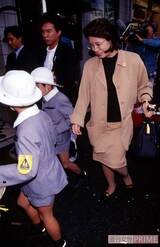 専業主婦時代、前夫・森進一と息子らの私立小学校へ