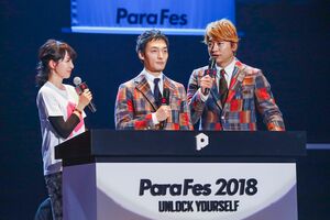 汗だくになった2人の選手を前に、「この汗がいずれ2人を輝かせる材料になる」と草なぎ。会場から笑いが起きると、香取は「今、結構いいこと言ったよ!?(笑)」 提供:日本財団パラリンピックサポートセンター