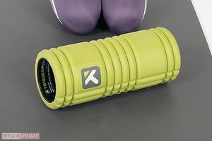 フォームローラーは硬すぎず、表面が適度にやわらかい素材のものがおすすめ。石井さん愛用のメーカーは「トリガーポイント」　撮影／只石布久美　※画像をクリックするとAmazonの商品ページにジャンプします。