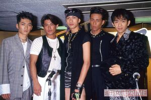 1994年のデビュー前のTOKIO。長瀬の美脚がチラリ