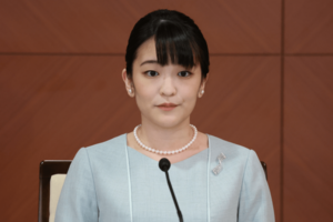 結婚会見で終始硬い表情を浮かべていた眞子さん('21年10月)