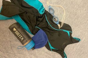 ジムのプールには“推し”のインストラクターを目当てに楽しんで通う（写真提供／地曳いく子さん）