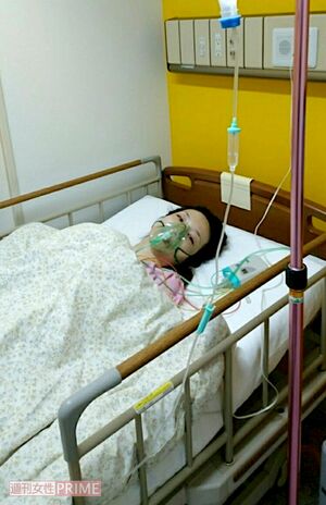 '18年に受けた手術の直後、麻酔から覚めたばかりの状態。「怖くて胸を見ることができなかった」