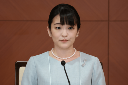 結婚会見で終始硬い表情を浮かべていた眞子さん（'21年10月）