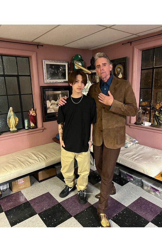 8月、彫り師のマーク・マホーニーとのツーショットをアップ（岩橋玄樹公式インスタグラムより）