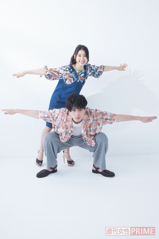 土屋太鳳(上)、間宮祥太朗(下)　撮影／廣瀬靖士