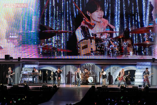 同じバンドスタイルの先輩・TOKIOの『宙船』を重厚な演奏で届けるB＆ZAI　撮影／斎藤周造