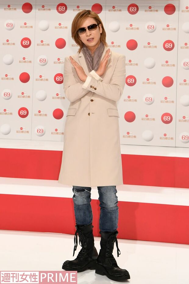 YOSHIKIはHYDEとのフューチャリング曲で初出場。毎年紅白での話題に事欠かない。