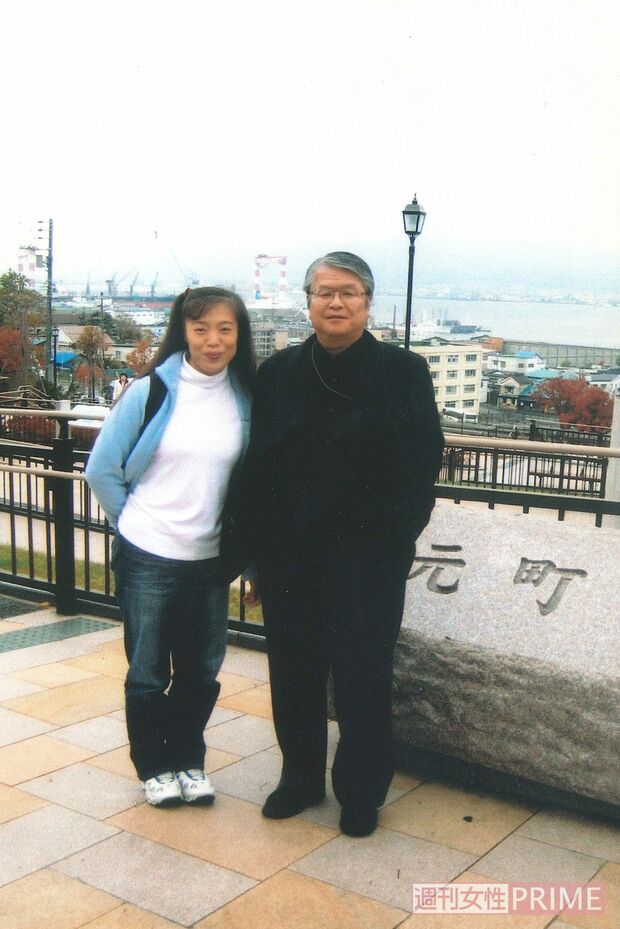 故・鈴木優常務と新津さん。この恩師からの言葉で、新津さんは清掃に対する考えを改めた