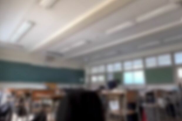 廊下側の荷物を漁り始めた 5/8