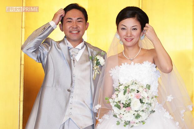 2011年10月、結婚披露宴を開いた林家三平と国分佐智子