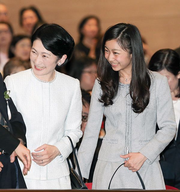 画像 写真 写真特集 紀子さま 佳子さま オソロでご公務スタイル ニュース概要 週刊女性prime