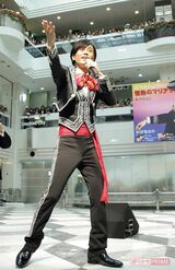 '11年 おなじみの聖地・池袋サンシャインシティで『情熱のマリアッチ』を熱唱（9月23日）　撮影／週刊女性写真班