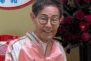 テレビ収録の合間にパチリ。加トちゃんグッズのスカジャンが似合う～!　写真提供/加藤綾菜