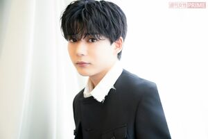 なにわ男子・長尾謙杜　撮影／矢島泰輔　ヘアメイク／花井菜緒（JOUER）　スタイリスト／菅沼愛（TRON）　衣装／ANARCHISTTAILOR、LIONHEART