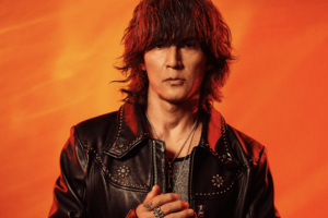 Netflix大会応援ソング「タッチ」を3月10日（火）日本VSチェコ18時〜でライブパフォーマンスする稲葉浩志（Netflix公式サイトより）