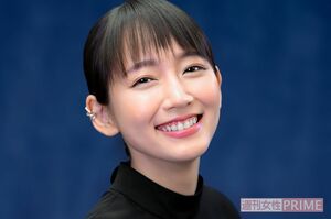 吉岡里帆　撮影／佐藤靖彦
