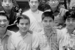 前座時代に同期と(後列中央)