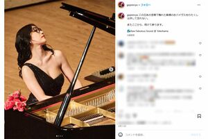 普段から大胆衣装で公演を行っているピアニストの五条院凌(本人インスタグラムより)