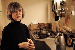 高森寬子さん　写真提供／長谷川潤（書籍『85歳現役、暮らしの中心は台所』より）