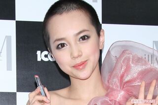 伊藤ゆみ「はっきり言って見たくない」臨月ショットが炎上…芸能人のマタニティフ…