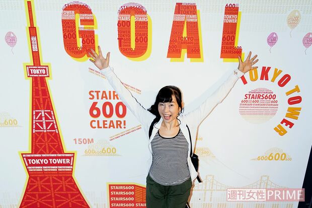 ついに到着!　子どもでも約15分というが、倍はかかった記者。消防士はなんと約3分で上るそう　撮影／北村史成