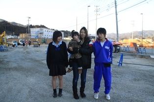 被災地シングルマザー親子を故・高倉健さんも応援