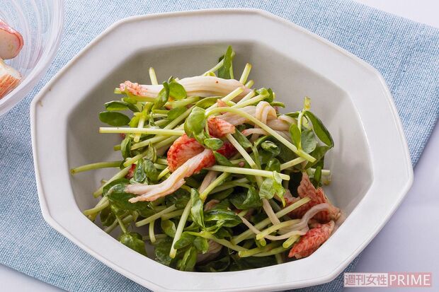 『カニカマと豆苗のわさび醤油あえ』