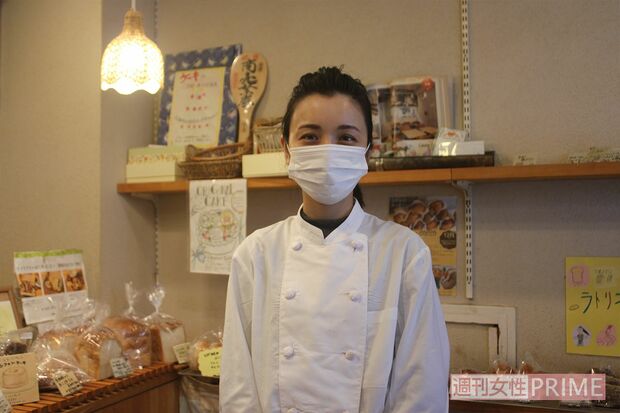 夜のパン屋さんの参加店、ラトリエコッコの高田さんは枝元さんに大きな信頼を寄せる　撮影／伊藤和幸