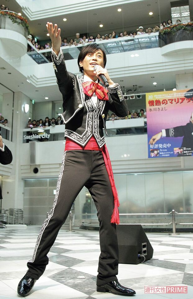 '11年 おなじみの聖地・池袋サンシャインシティで『情熱のマリアッチ』を熱唱（9月23日）　撮影／週刊女性写真班