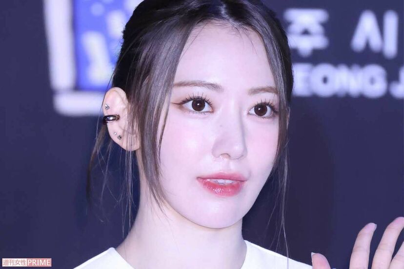 画像・写真】LE SSERAFIM・宮脇咲良の“超ミニ丈”ホットパンツ姿に「え