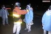 防護服姿に消防士ら。ものものしい雰囲気が伝わる