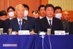 NPB・榊原定征コミッショナー(左)と、中村勝彦事務局長