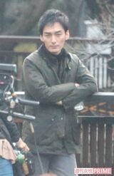 ドラマロケ休憩中の草なぎ剛