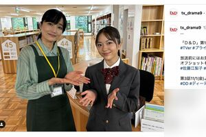 テレビ東京系のドラマ『D＆D～医者と刑事の捜査線～』に出演した佐藤江梨子（左・ドラマ公式SNSより）