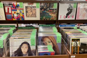 タワーレコード渋谷店のアナログレコード売り場の様子