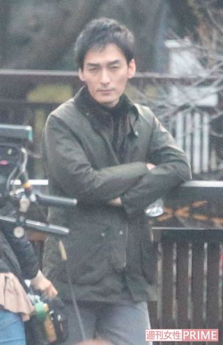 2017年、ドラマロケ休憩中の草なぎ剛