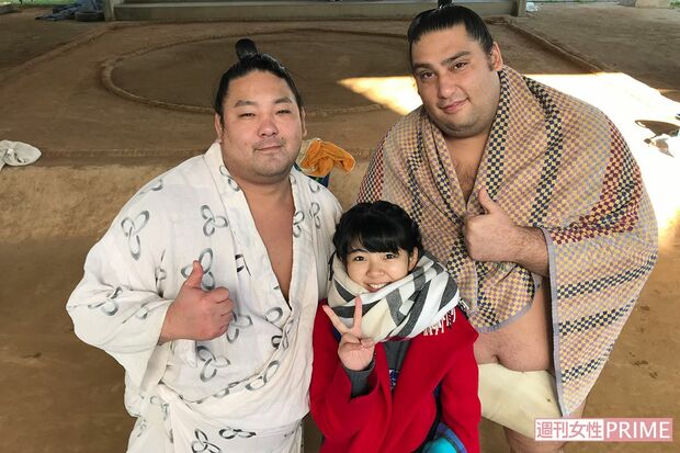 魁聖（右）と旭大星（左）と