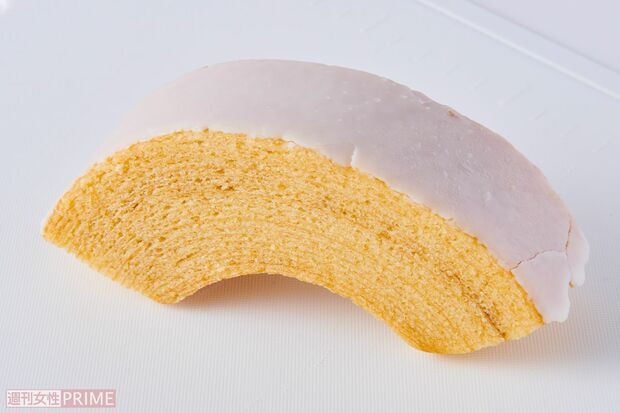 冷やして食べるしっとり食感のバウム/ファミリーマート180円　撮影／山田智絵