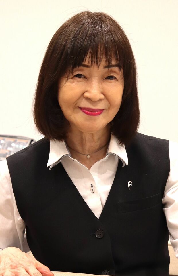 桑島恵子さん●家庭用医療機器販売・マネージャー代理。1951年生まれ。高校卒業後、デパート勤務。結婚を機に退社、2人の子どもを授かる。子育てが一段落して離婚。不動産売買仲介の会社に再就職、60歳で定年退社。現在は家庭用医療機器販売・フランス総合医療にてフランスベッド商品を販売。