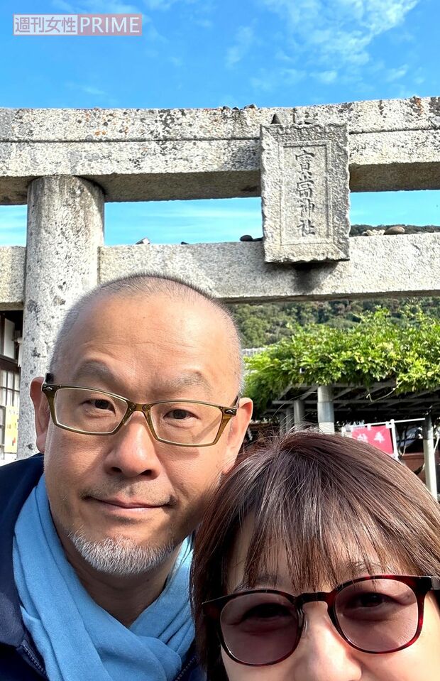 抗がん剤治療で髪が抜け始めたため、「頭にコロコロをかけたら全部毛が取れました（笑）」と長山さん　画像提供／新田恵利さん