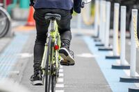 4月から適用の自転車ルール“違反113項目”に批判殺到、求められる専用レーン整備と「LUUPの取り締まり」