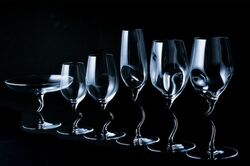 山田のリターンの商品であるグラス。持ち手が特徴的（HPより）