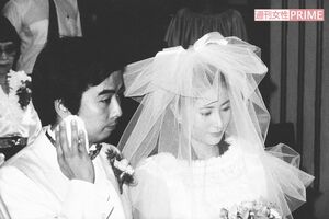 1983年3月、グアムで挙式をした大和田獏と岡江久美子さん